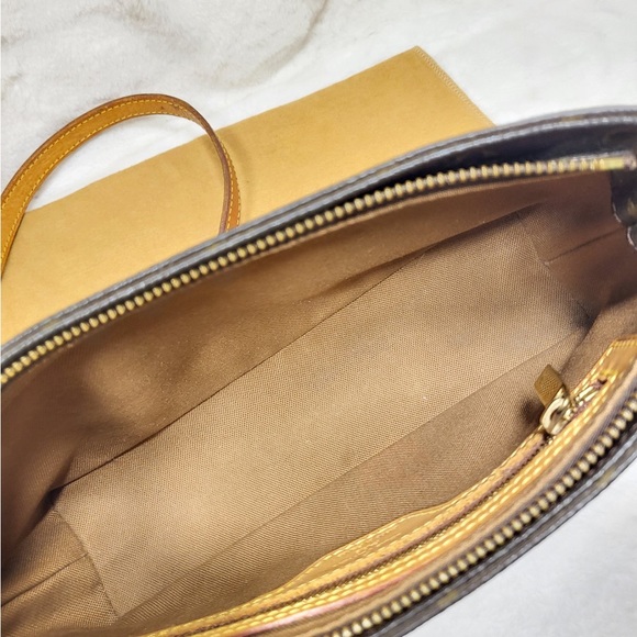 Authentic Louis Vuitton Trotteur Crossbody shoulder bag - Picture 13 of 16